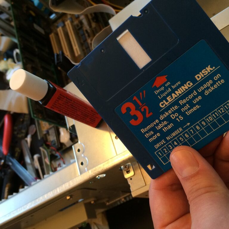 A nova caixa de GPU externa Wi-Fi 7 sem fio vem com um SSD de 4 TB integrado para IA local