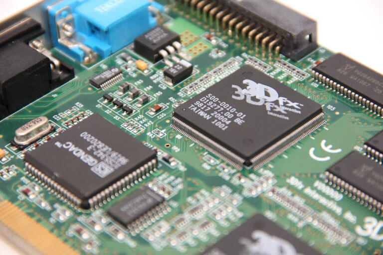 A principal fabricante de memória da China, a CXMT Eyes, produz flash para SSDs, afirma o relatório — linha de pesquisa